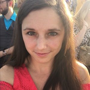 Meet your Posher, Liz